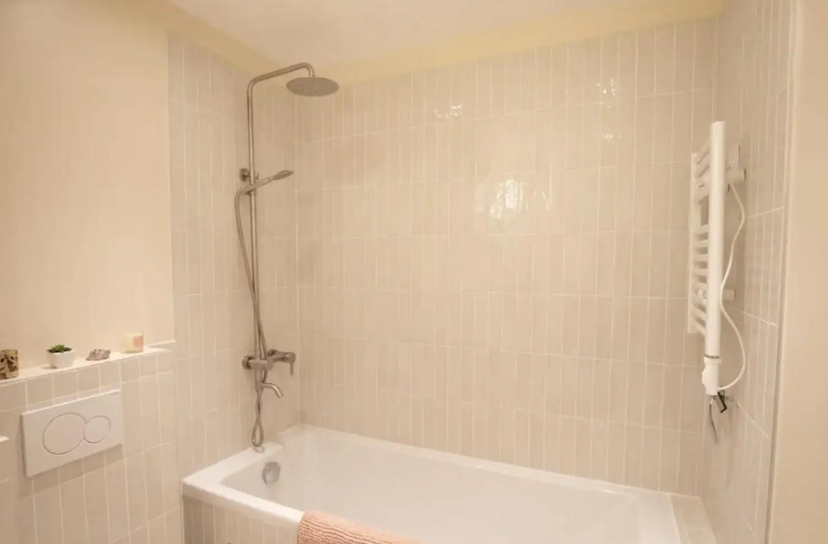 Stylish 2-Bedroom Apartment With Terrace & Parking Near Bercy Arena París